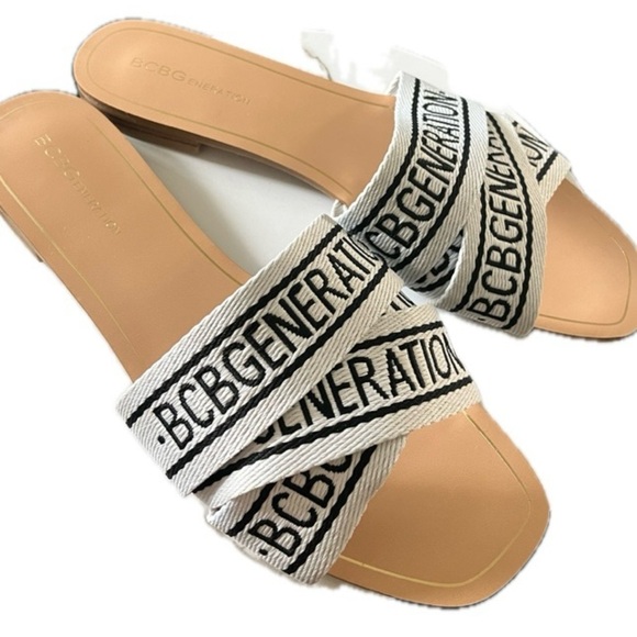 BCBGeneration Kala open toe casual  Flat Sandals Size 10, White & Black - Picture 9 of 9